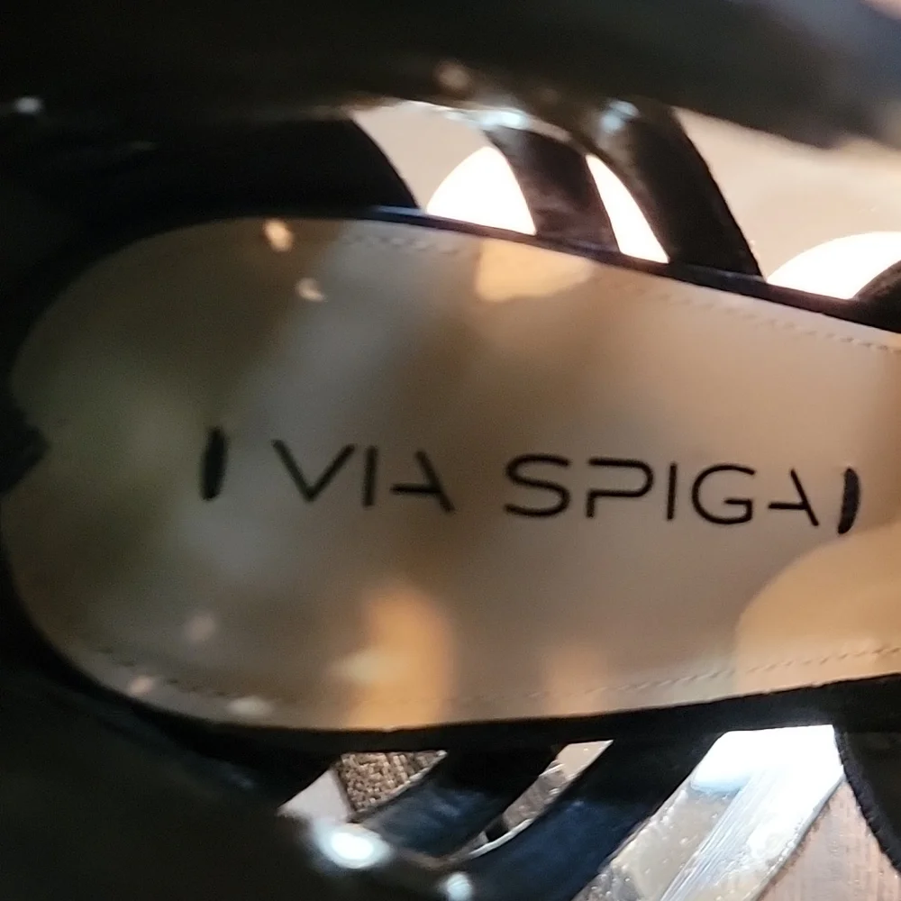 VIA Spiga ,black leather ,caged with gold studs , 37.5 . - Picture 11 of 11